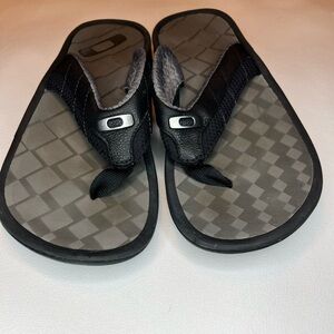 Oakley Flip Flops/Sandals - Black & Gray - Size 8.5